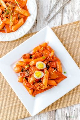  Ddeokbokki： Spicy and savory with chewy rice cakes!